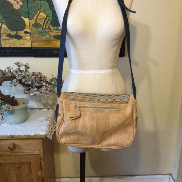 NATURAL CORK Crossbody Woman’s Adjustable Strap Blue Accents Used Purse - Picture 3 of 7